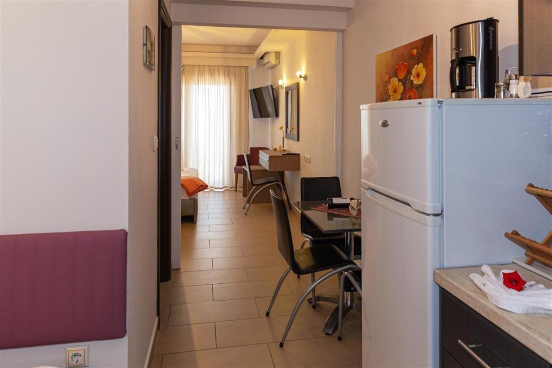 Studio Nikiti Beach ภายนอก รูปภาพ