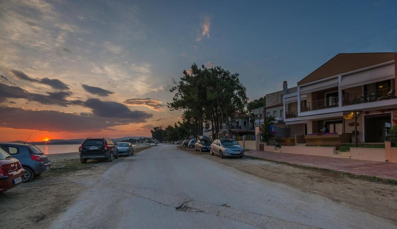 Studio Nikiti Beach ภายนอก รูปภาพ