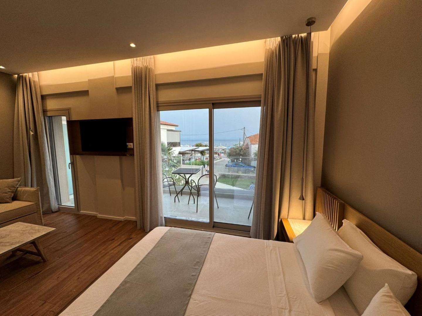 Studio Nikiti Beach ภายนอก รูปภาพ
