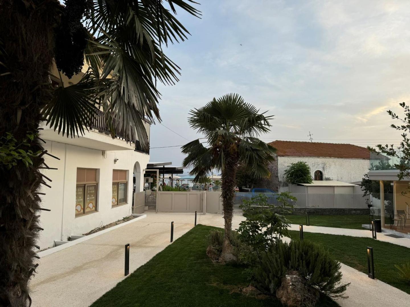 Studio Nikiti Beach ภายนอก รูปภาพ